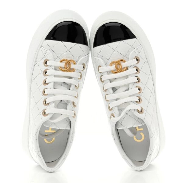 imgi_124_573865e64e18f62978c9ee35b2c72e6e CHANEL White leather sneakers