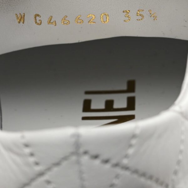 imgi_184_f4fe579a6ba62a354f25f5c31db1b928 CHANEL White leather sneakers